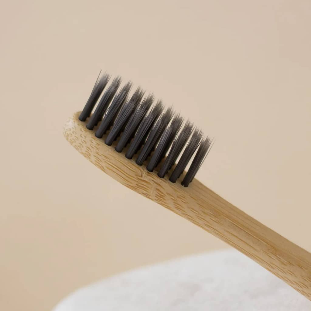 Бамбуковая зубная щётка (ЧЁРНАЯ)