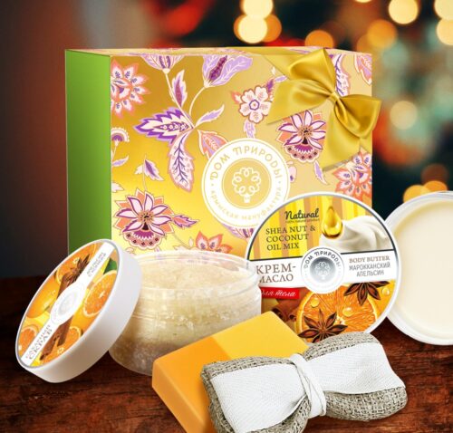 Подарочные наборы тм "Мануфактура ДОМ ПРИРОДЫ"(коробка) : Новогодний подарочный набор со снежинками АПЕЛЬСИНОВАЯ МИСТЕРИЯ: Крем-масло Марокканский апельсин, Сахарно-соляной скраб Апельсин с корицей, Джутовая мочалка, Мыло на оливковом масле Цитрусов